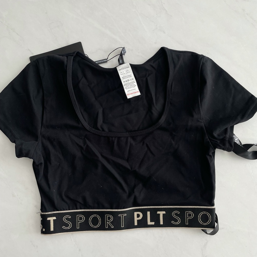 PRETTY LITTLE THING SPORT TOP